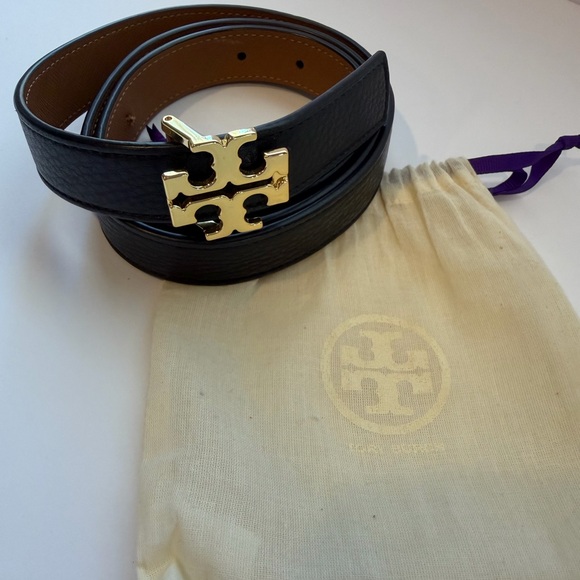 Tory Burch Black Leather Reversible Belt with Gold Logo - Picture 2 of 4